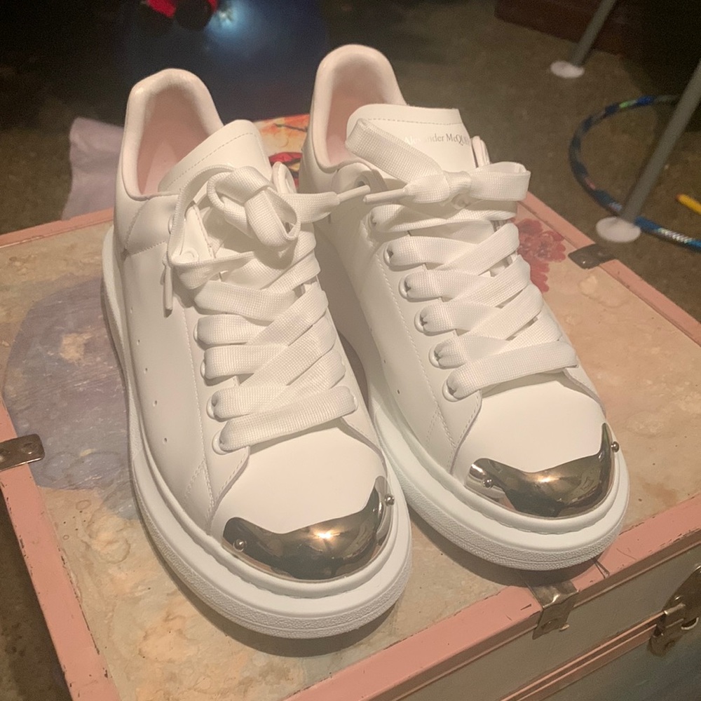 Alexander McQueen Oversized Sneaker !!